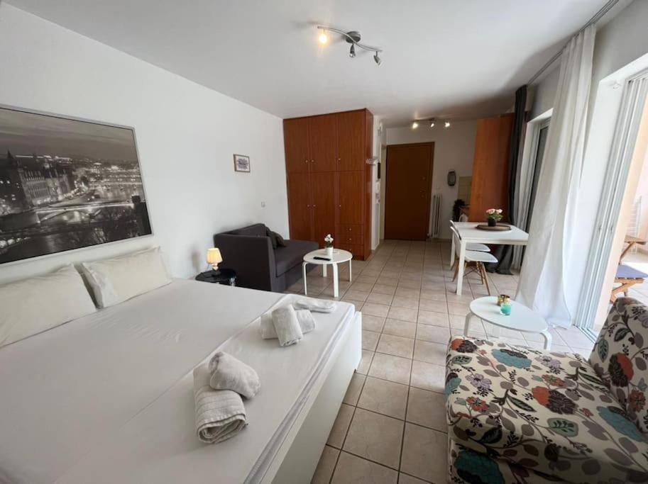 Modern Studio Large Veranda -Metro Station Suggrou Apartment เอเธนส์ ภายนอก รูปภาพ