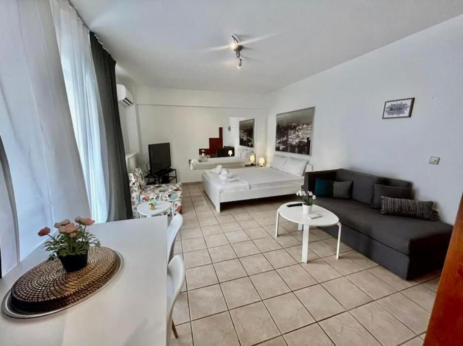 Modern Studio Large Veranda -Metro Station Suggrou Apartment เอเธนส์ ภายนอก รูปภาพ